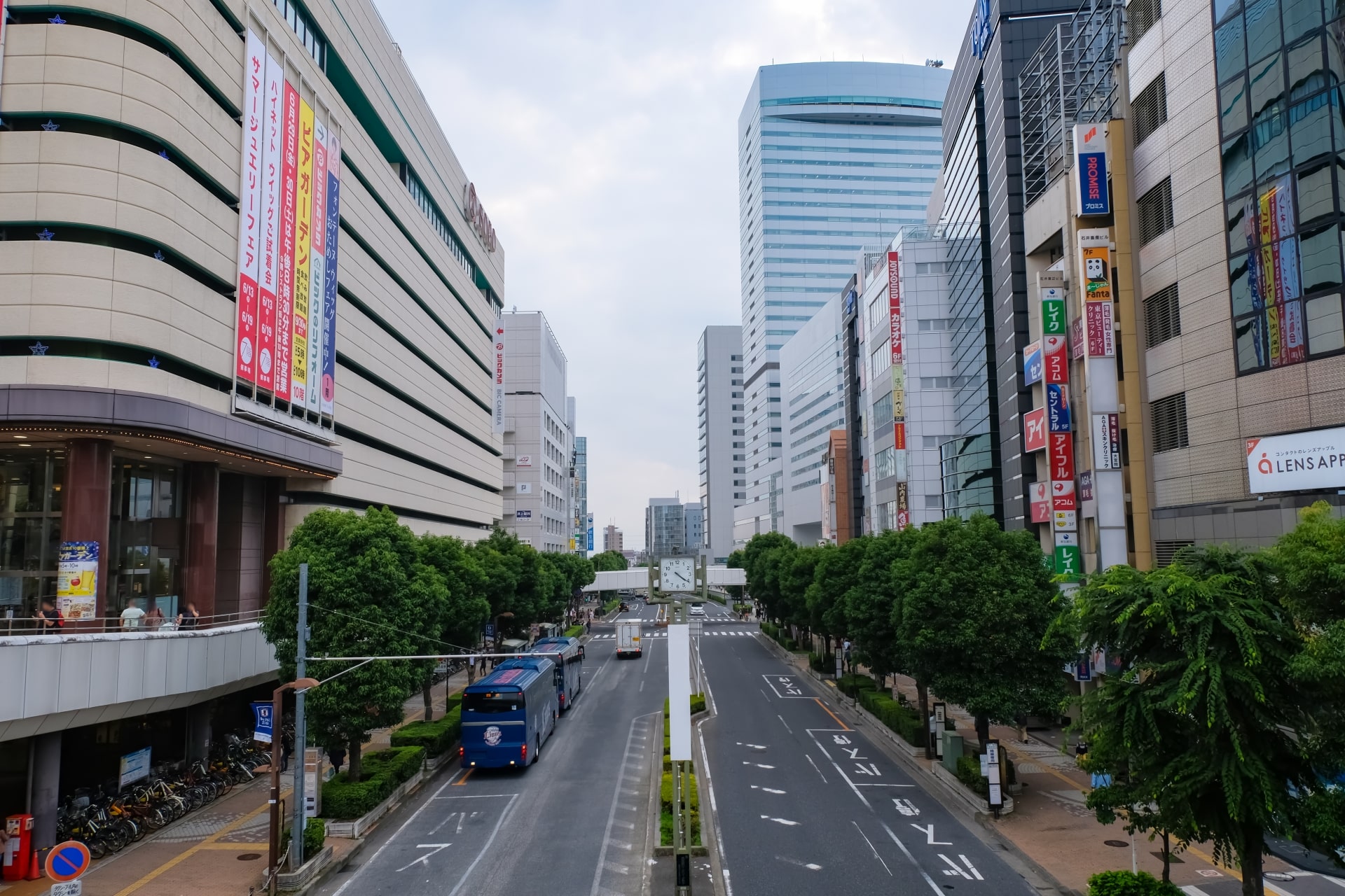 大宮駅西口の街並み