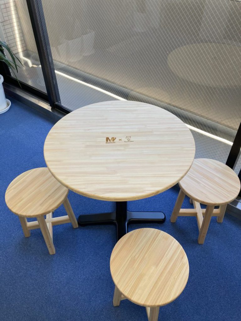 埼玉県産間伐材を使用したテーブル
